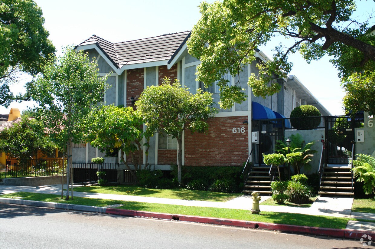 Primary Photo - 616 W Wilson Ave