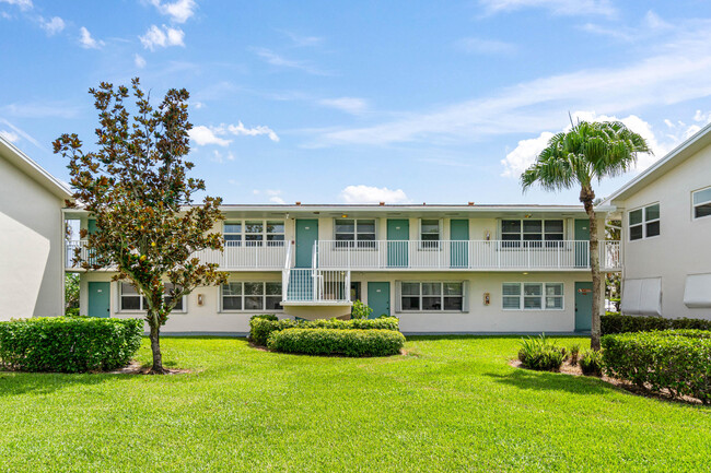 Building Photo - 700 Horizon W