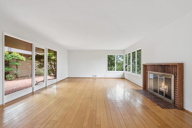 Building Photo - Modern Mid-Century 4 Bedroom, 3 Bath 2,200...