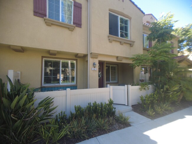 Building Photo - 1460 Mockingbird Ct