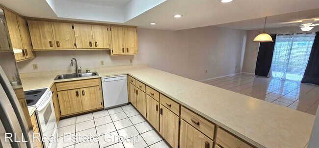 Foto del edificio - 2 br, 2.5 bath House - 810 Poinsetta Dr. U...