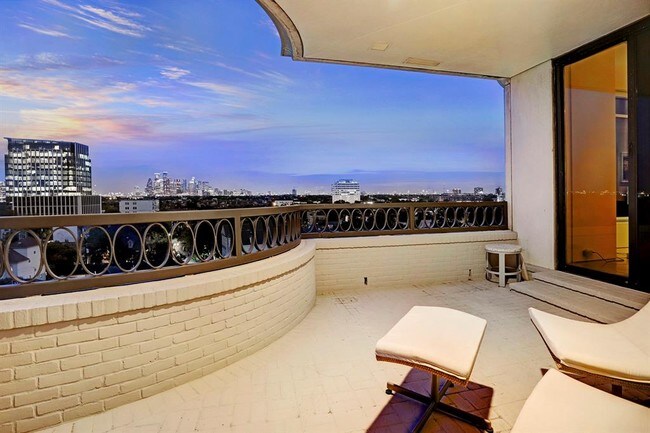 Foto del edificio - 2121 Kirby Dr