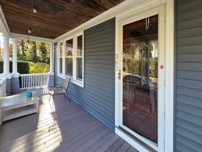 Building Photo - 302 Lexington Ave