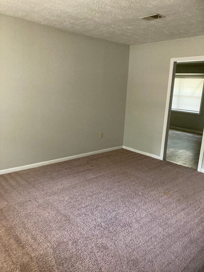 Building Photo - 3 Bedroom 2 Bath House with Double Garage ...