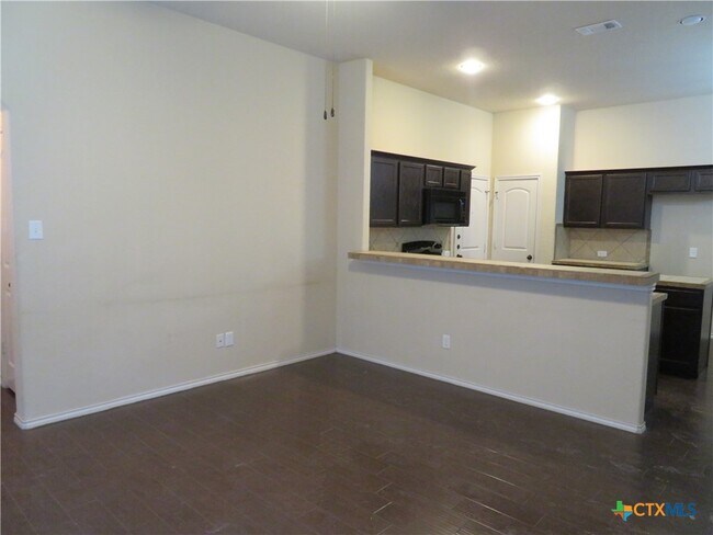 Building Photo - 554 Creekside Cir