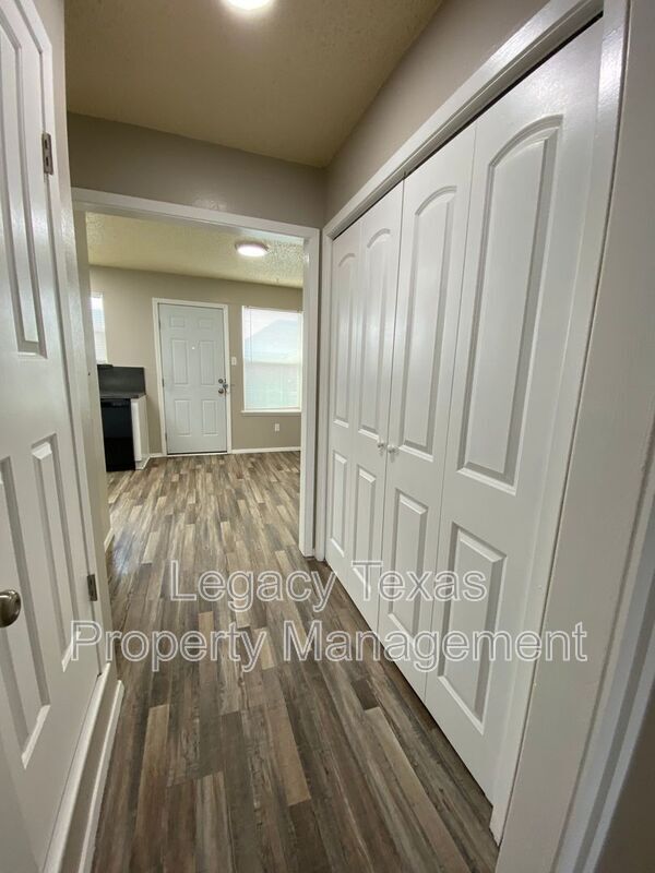 Foto del edificio - 1409 Courtney Pl