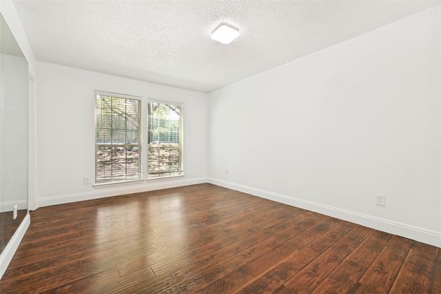 Building Photo - 8560 Park Ln