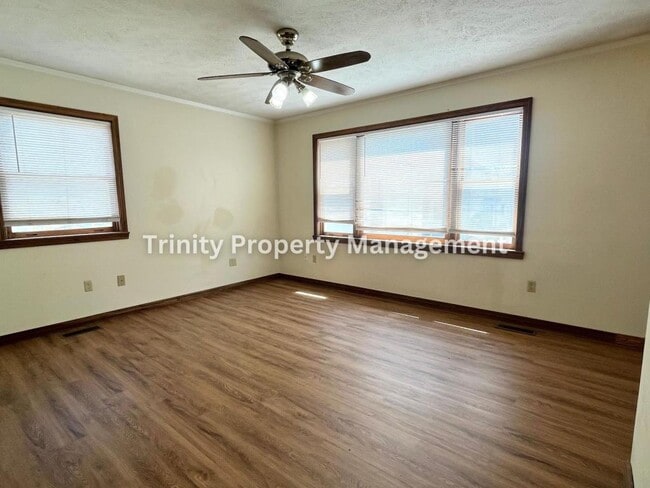 Building Photo - 1419 W Pike St