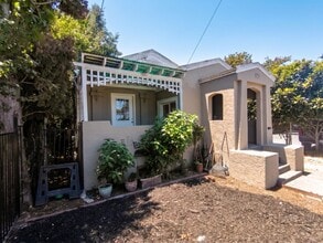Building Photo - 6105 Bromley Ave