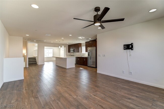 Foto del edificio - 1349 Jewelstone Cir