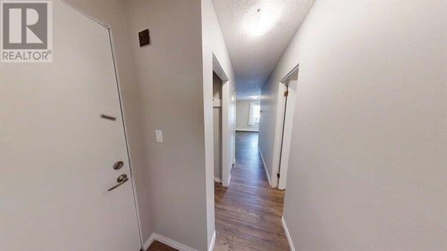 Building Photo - 9932-105 105 Ave