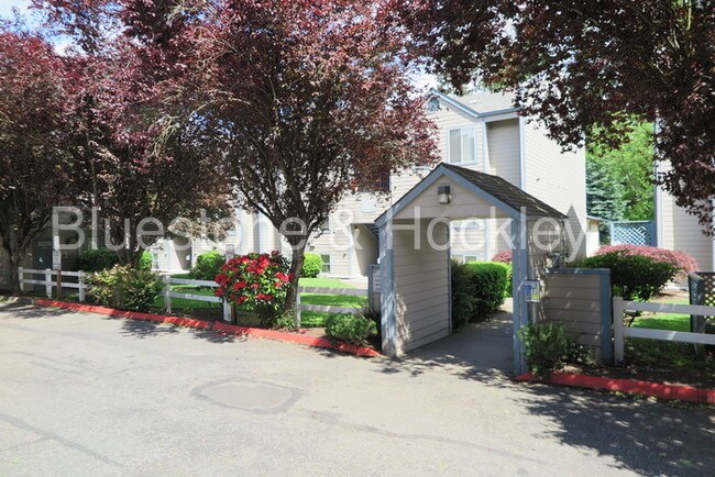 Building Photo - 6067 SW Beaverton Hillsdale Hwy