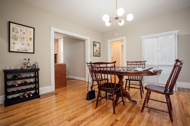 Building Photo - Park Ave Single Family 4 bedroom 2 bath - ...