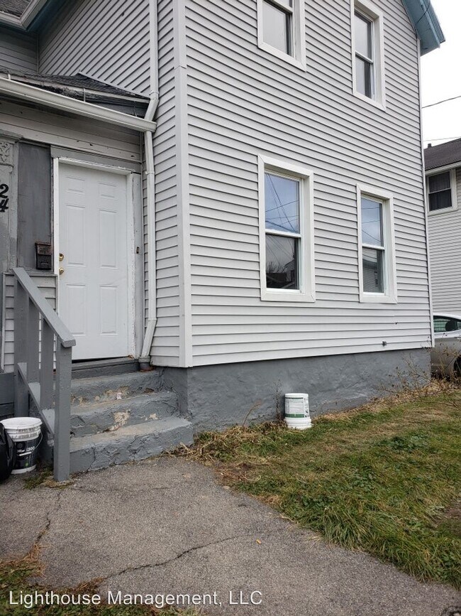 Building Photo - 3 br, 1 bath House - 24 Henion St.