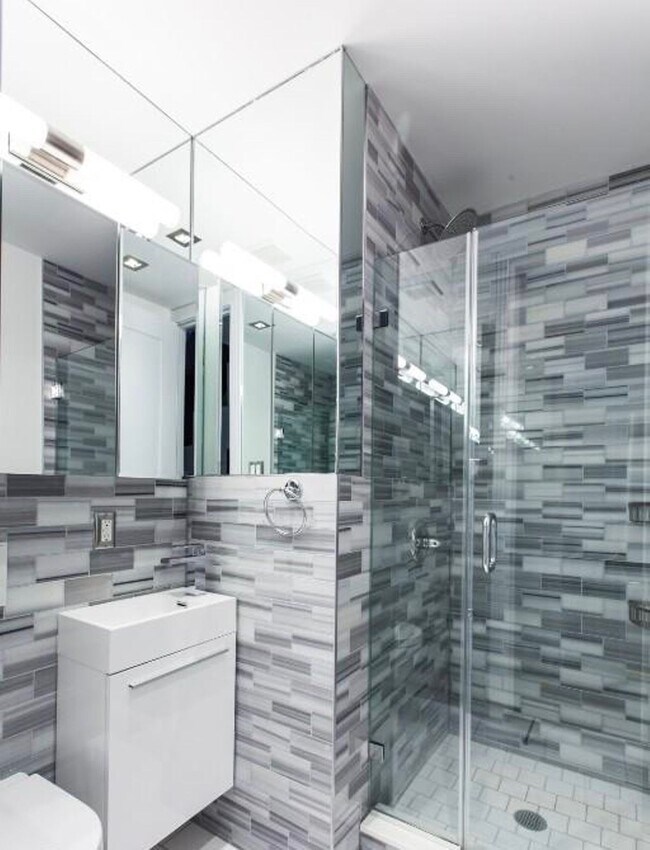 Foto del edificio - E 25TH ST.