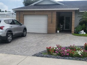 Building Photo - 5512 SW 57th Pl