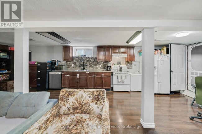 Building Photo - 144 Voltarie Cres