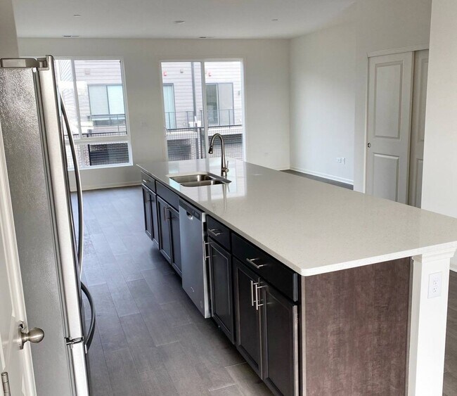 Building Photo - 1300 Catalina Ct.