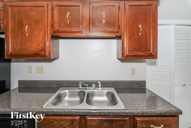 Foto del edificio - 4130 Silverleaf Rd