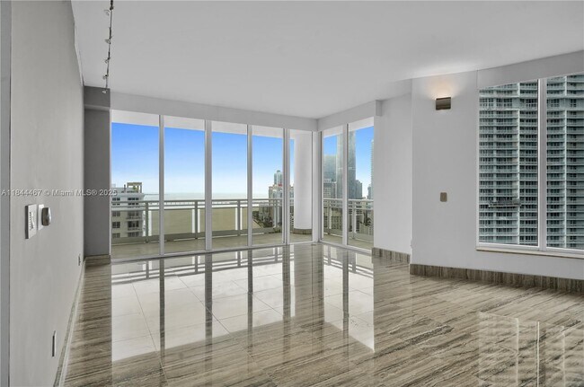 Foto del edificio - 901 Brickell Key Blvd