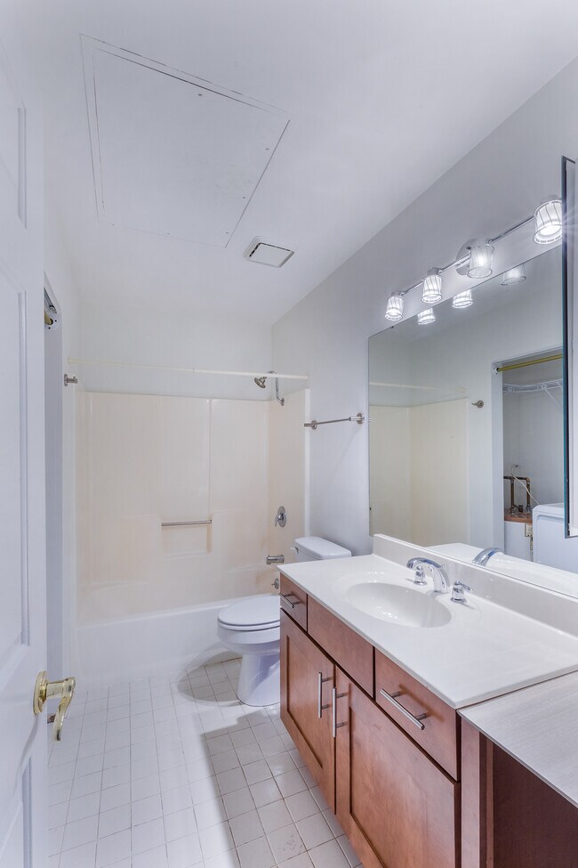 533 Colebrook Dr Unit D, ster Groves, MO 63119 Condo for Rent in