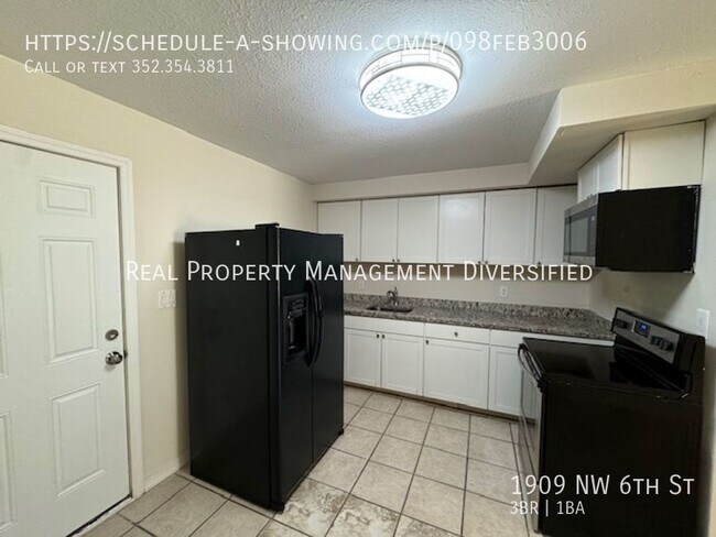 Foto del edificio - Desirable 3/1 Duplex
