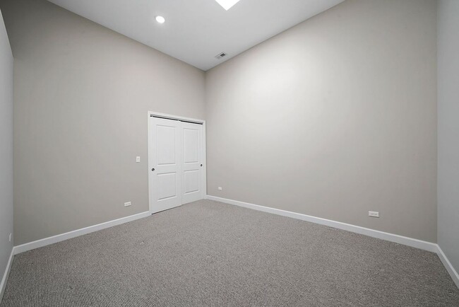 Foto del edificio - 2200 W Lawrence Ave
