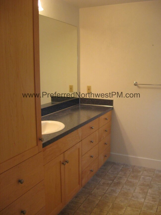 Foto del edificio - Lovely newer home in River Road area