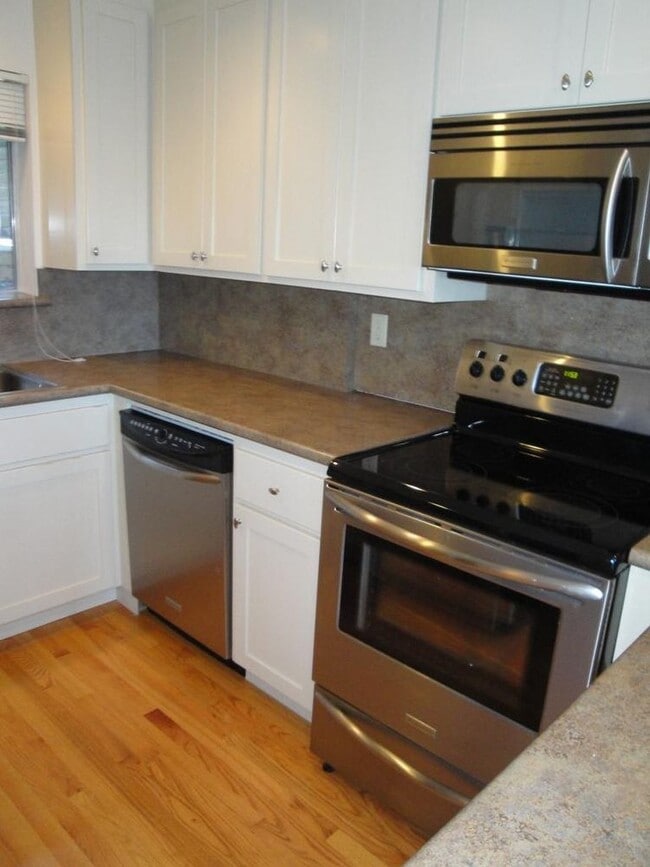 Building Photo - Los Gatos Townhome