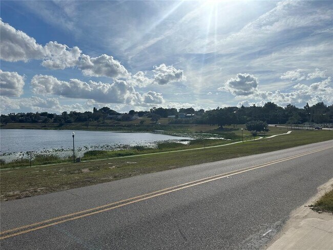 Foto del edificio - 809 Lake Marie Blvd