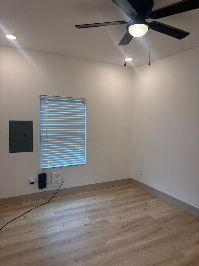 Foto del edificio - 308 W Worley St