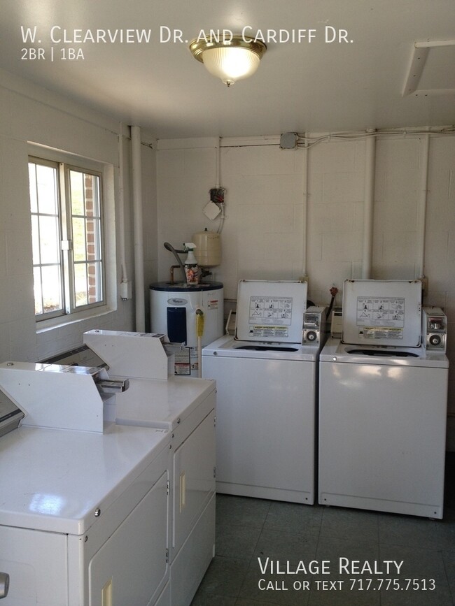 Building Photo - End-unit! Top floor! Affordable 2-Bed near...