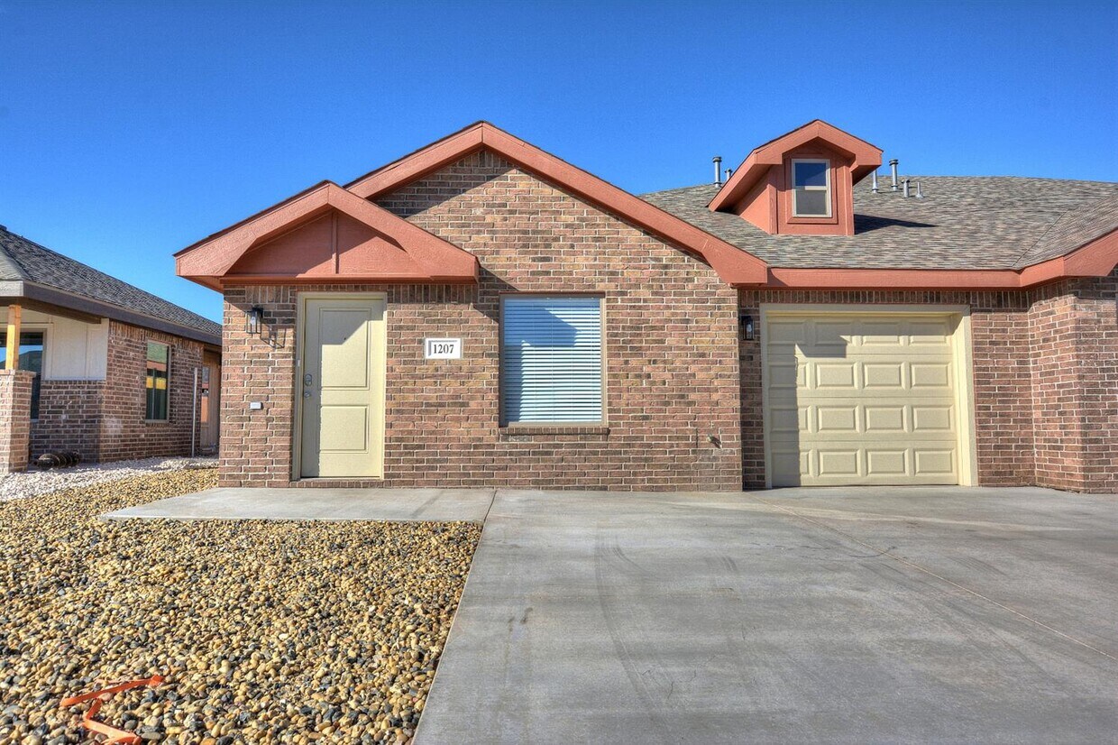1207 N Essex Dr, Lubbock, TX 79416 Townhome Rentals in Lubbock TX