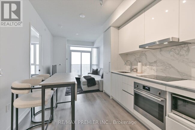 Building Photo - 225 Commerce St