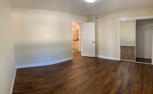 Foto del edificio - 2928 Driftwood Dr