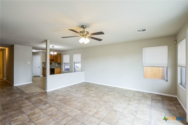 Foto del edificio - 2704 Waterfall Dr