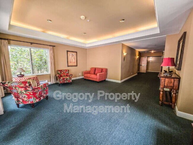 Foto del edificio - 12439 Totem Lake Way