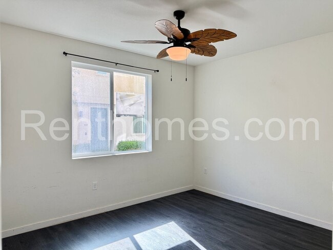 Foto del edificio - Otay Mesa, 5841 Seacliff Pl #95, LVP Flooring, Quartz Counters, 8 Solar Panels, AC, 2 Car Garage.