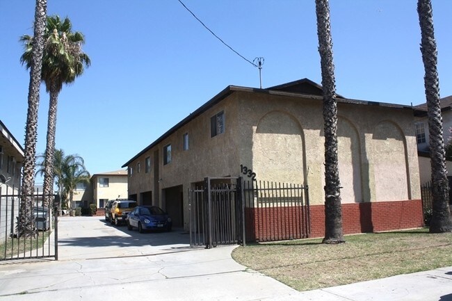 Building Photo - 1332 S Greenwood Ave
