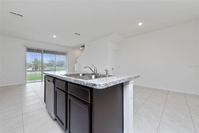 Foto del edificio - 1153 Blue Jay Dr