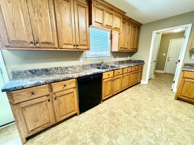 Building Photo - 3 Bedroom in Ardmore City!