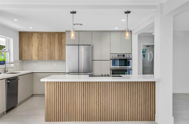 Foto del edificio - 565 NE 105th St