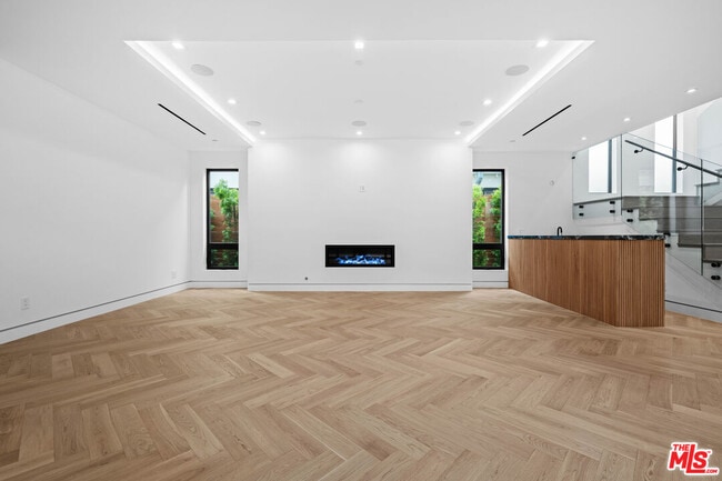 Building Photo - 441 S Wetherly Dr