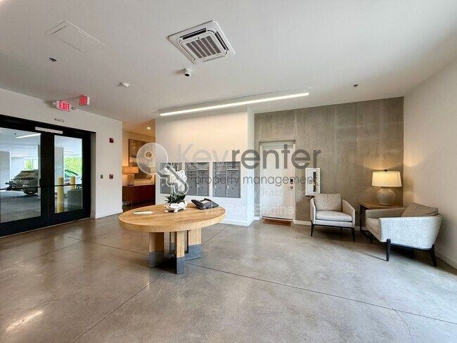 Building Photo - 411 Fairpoint St
