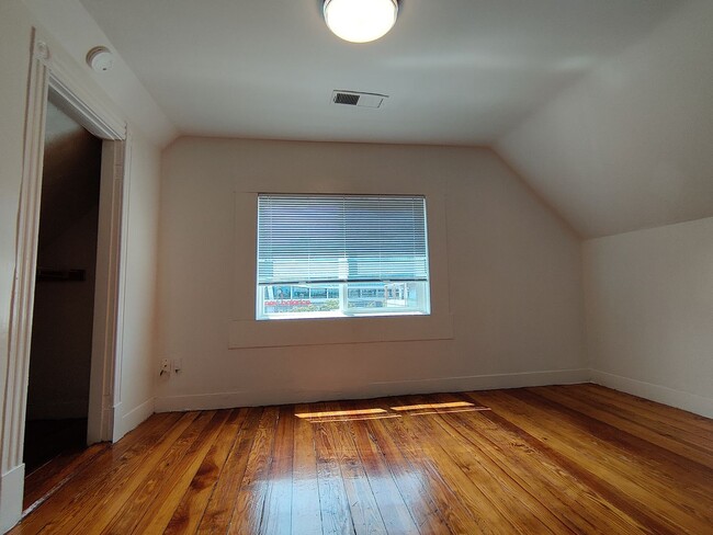 Building Photo - No Brokers Fee, In-Unit Washer and Dryer, Central Heat, Steps from boston Landing