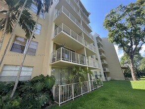 Building Photo - 13120 SW 92nd Ave