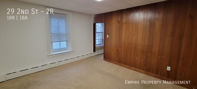 Building Photo - 2nd Floor: 1 Bedroom / 1 Bathroom Apartmen...