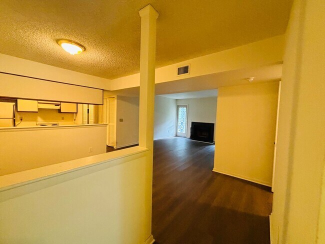 Building Photo - 1316 Henry Ln