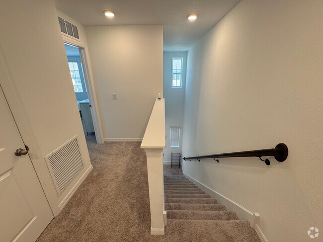 Building Photo - 706 Longboat Dr