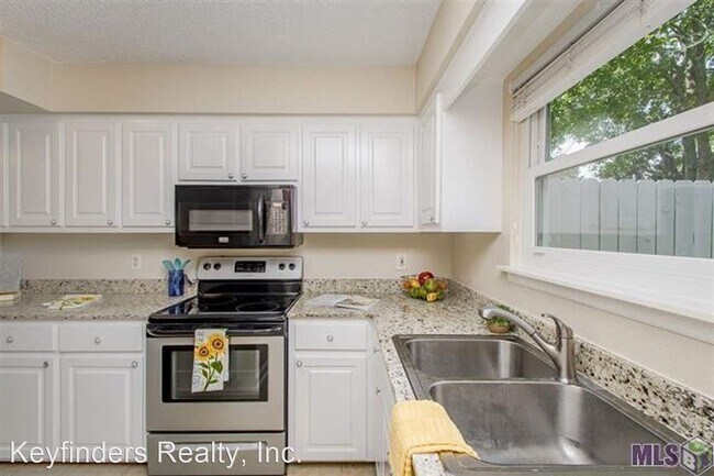 Building Photo - 3 br, 2.5 bath House - 2602 Shadowbrook Drive